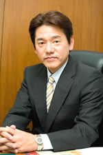 代表の鶴田 孝之